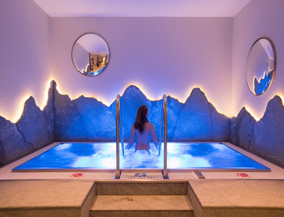 St. Trop Alp Spa Whirlpool