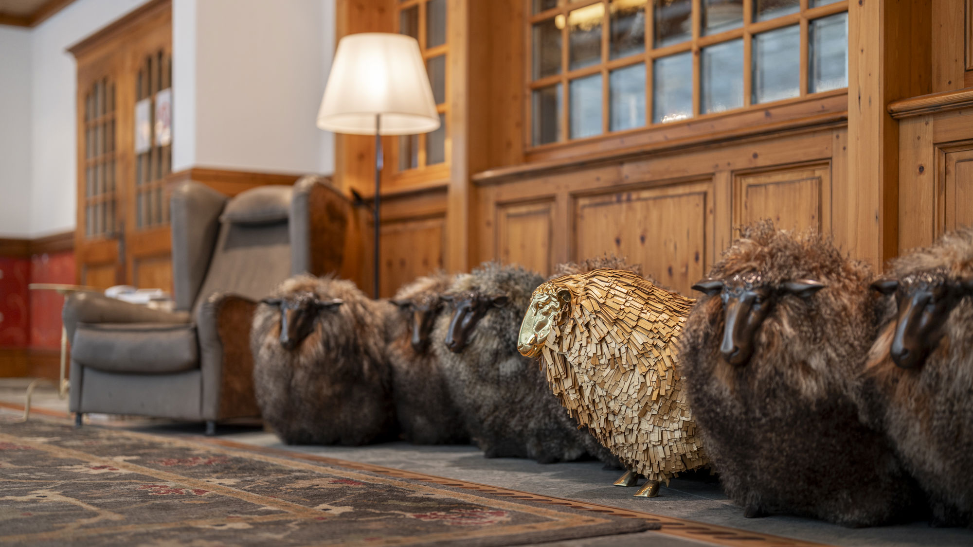 riffelalp-resort-common-area-fauteuil-01.jpeg