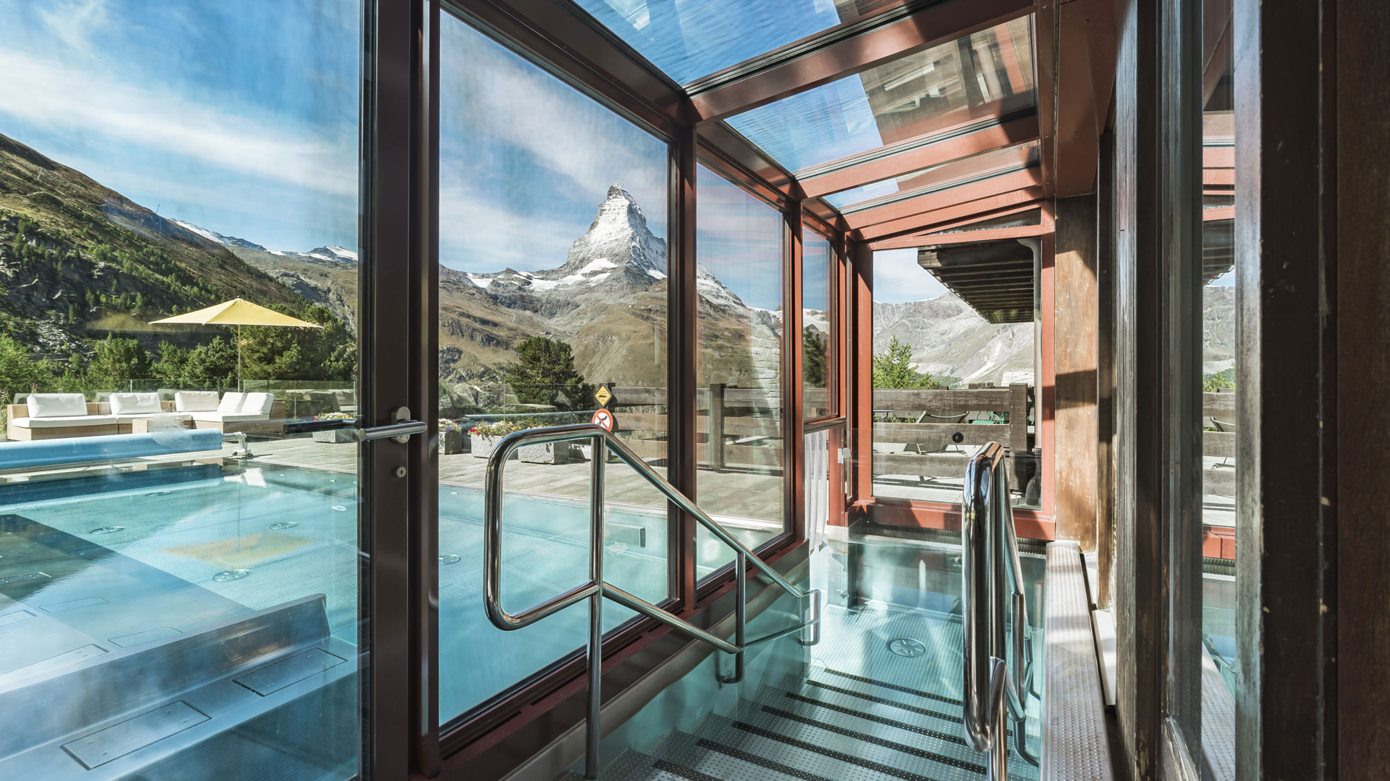 riffelalp-resort-spa-2222m-piscine-exterieure-cervin-03.jpeg