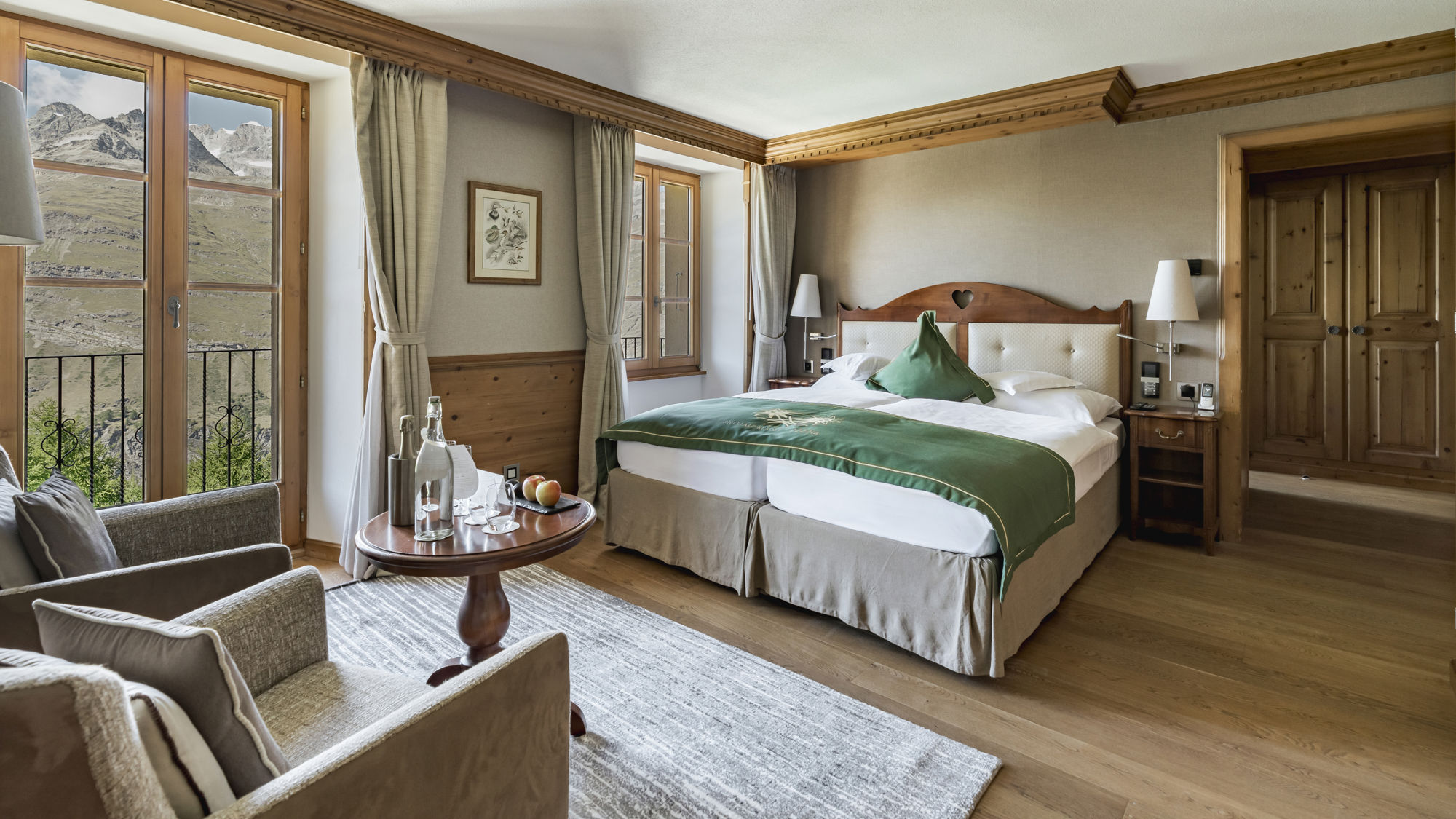 riffelalp-resort-chambre-matterhorn-classic-vue-ensemble-04.jpeg